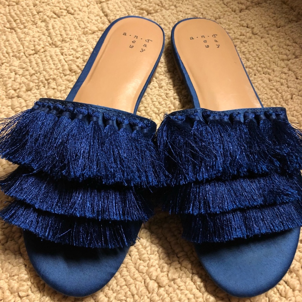 a new day Blue Slides with Fringe Size 6 - Picture 2 of 3